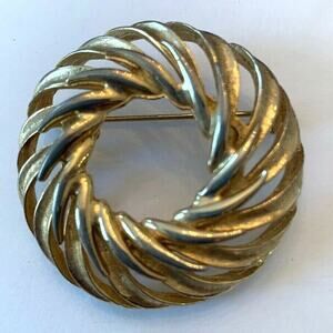 Vintage Signed Capri Goldtone‎ Swirl Round Brooch Pin 1 5/8"d
